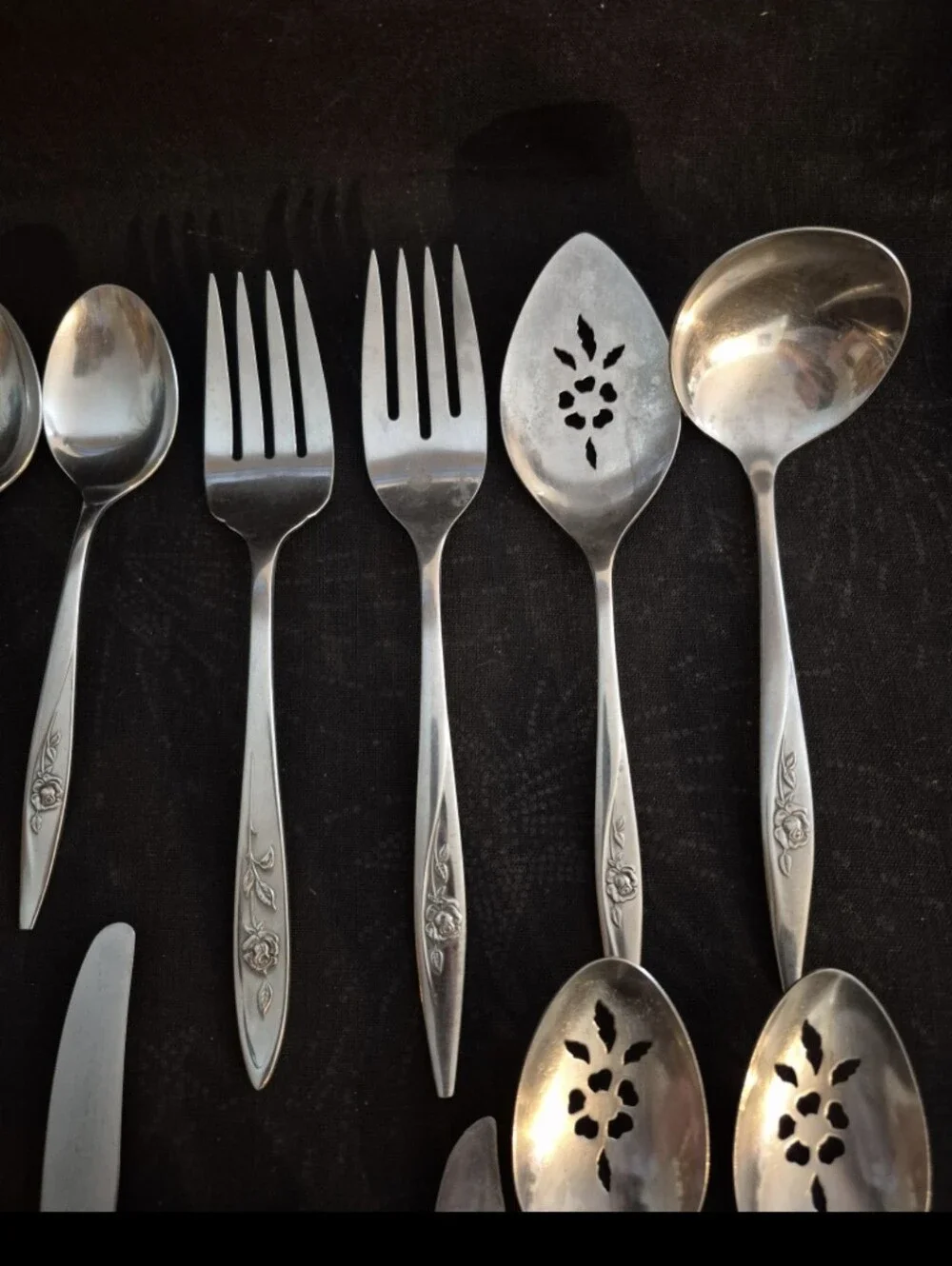 Oneida oneidacraft flatware lasting rose 33 piece lot silverware